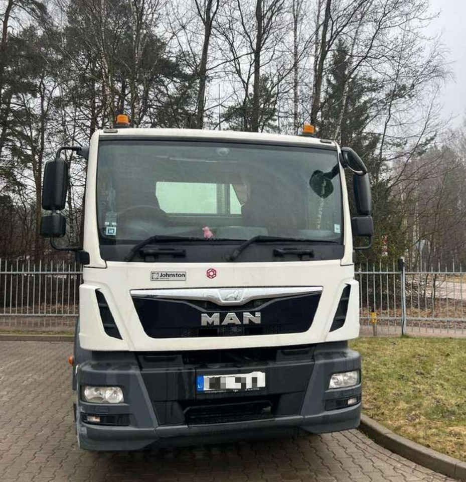 JOHNSTON VT651 - Utcaseprő gép: 5 kép. JOHNSTON VT651 - Utcaseprő gép: 5 kép.