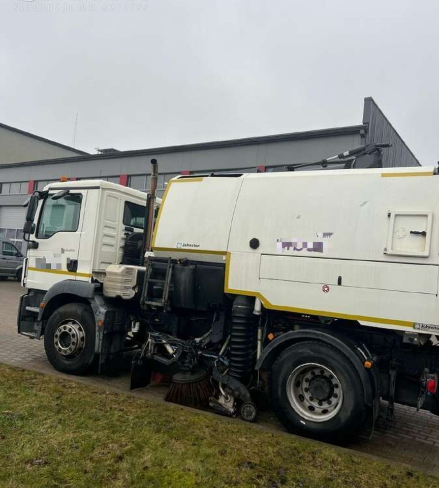 JOHNSTON VT651 - Utcaseprő gép: 3 kép. JOHNSTON VT651 - Utcaseprő gép: 3 kép.