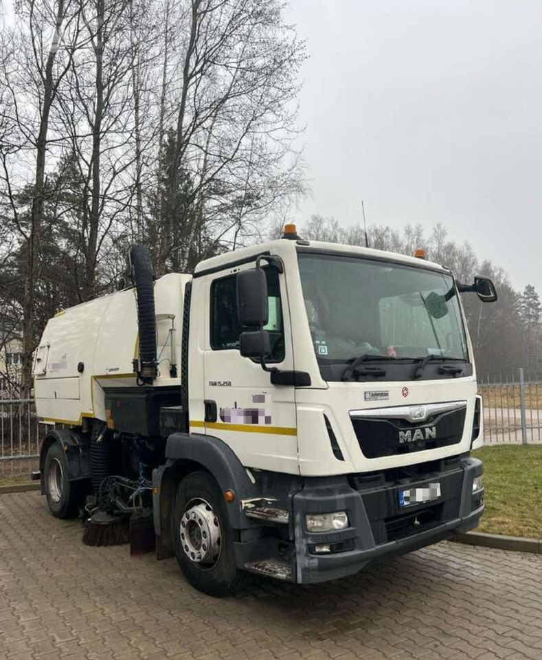 JOHNSTON VT651 - Utcaseprő gép: 1 kép. JOHNSTON VT651 - Utcaseprő gép: 1 kép.