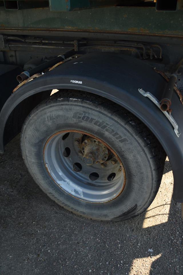 SCANIA P94 220 - Billenőplatós teherautó: 2 kép. SCANIA P94 220 - Billenőplatós teherautó: 2 kép.