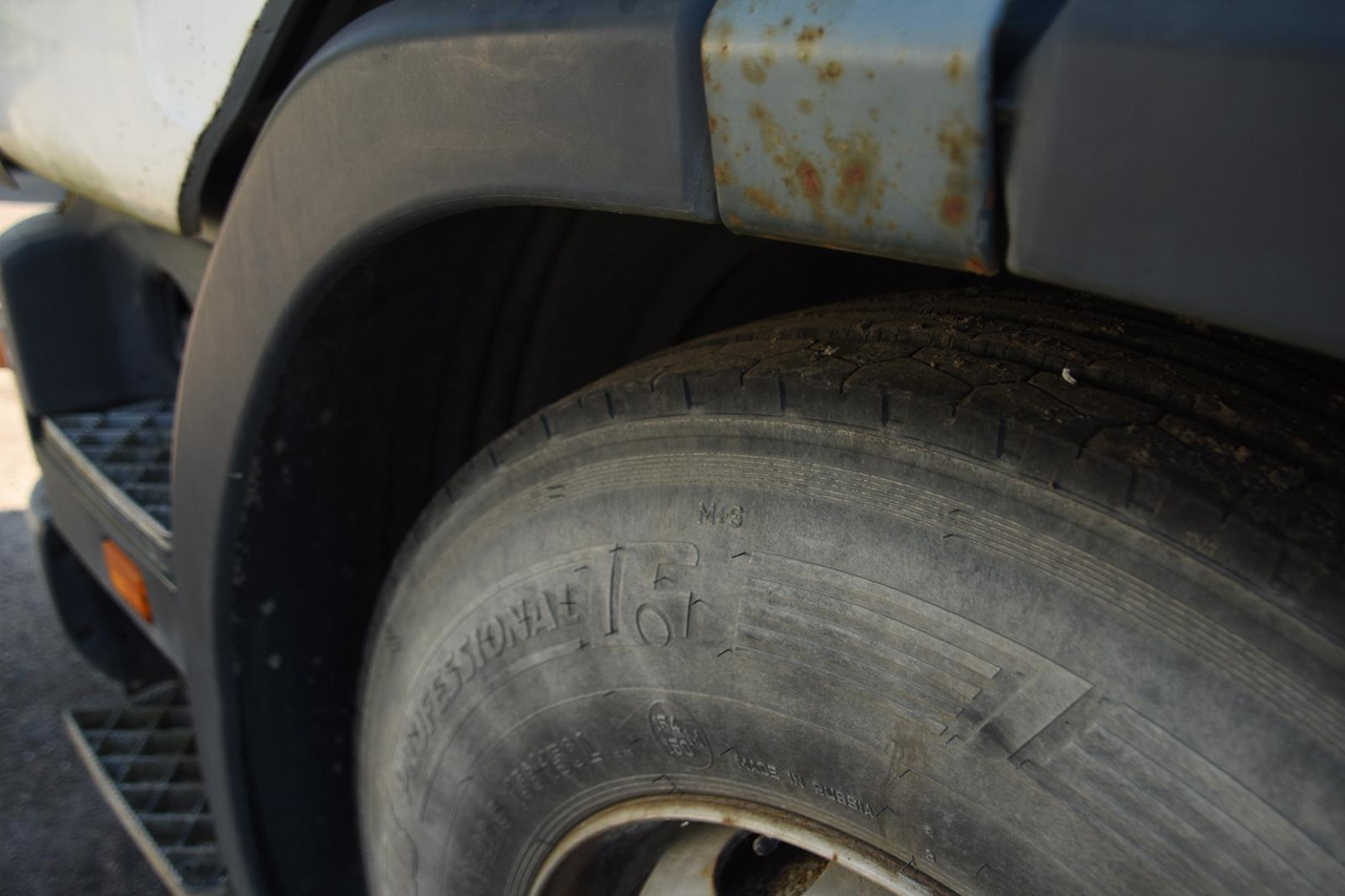 SCANIA P94 220 - Billenőplatós teherautó: 5 kép. SCANIA P94 220 - Billenőplatós teherautó: 5 kép.