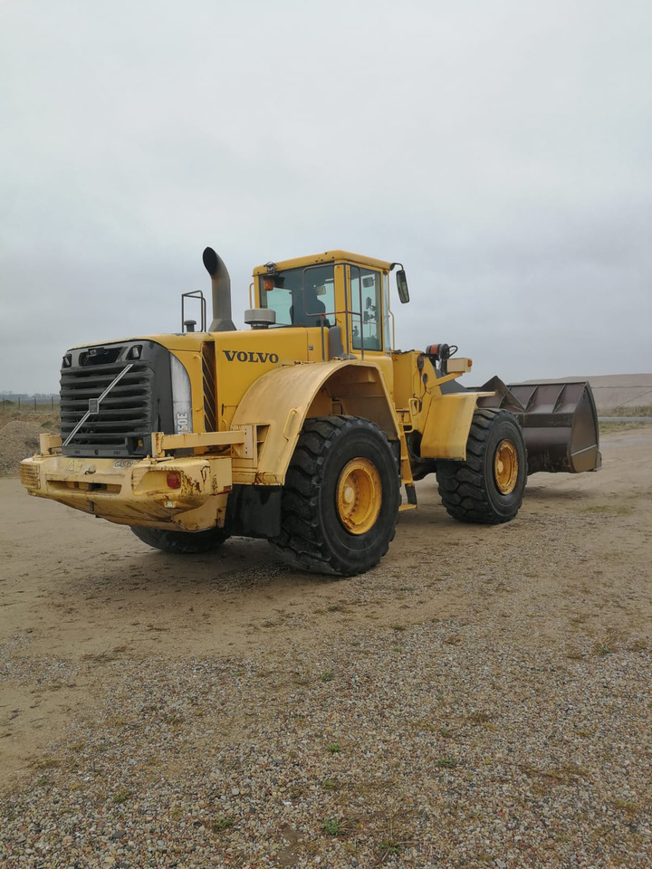 Volvo L150E - Gumikerekes homlokrakodó: 4 kép. Volvo L150E - Gumikerekes homlokrakodó: 4 kép.