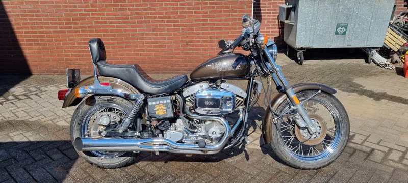 Harley-Davidson FXE SUPER GLIDE.... 1200 AMF first paint - Motorkerékpár: 1 kép. Harley-Davidson FXE SUPER GLIDE.... 1200 AMF first paint - Motorkerékpár: 1 kép.