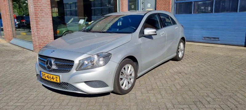 Mercedes-Benz A-Klasse 180 automaat.. 180 automaat - Hatchback: 3 kép. Mercedes-Benz A-Klasse 180 automaat.. 180 automaat - Hatchback: 3 kép.