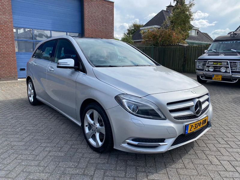 Mercedes-Benz B-Klasse 180 Ambition autom. panoramadak - Terepjáró/ SUV: 3 kép. Mercedes-Benz B-Klasse 180 Ambition autom. panoramadak - Terepjáró/ SUV: 3 kép.
