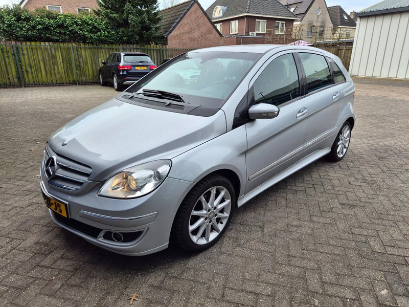 Mercedes-Benz B-Klasse 200 Automaat.trekhaak. - Autó: 1 kép. Mercedes-Benz B-Klasse 200 Automaat.trekhaak. - Autó: 1 kép.