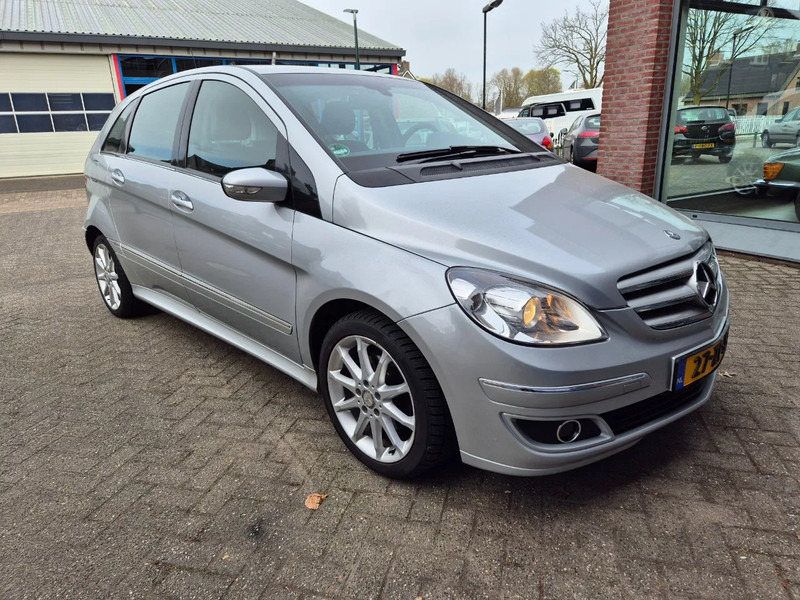 Mercedes-Benz B-Klasse 200 Automaat.trekhaak. - Autó: 2 kép. Mercedes-Benz B-Klasse 200 Automaat.trekhaak. - Autó: 2 kép.