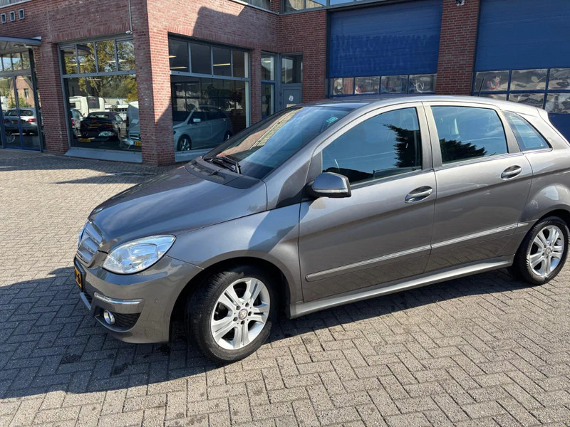 Mercedes-Benz B-Klasse B 180 Automaat Trekhaak - Autó: 1 kép. Mercedes-Benz B-Klasse B 180 Automaat Trekhaak - Autó: 1 kép.