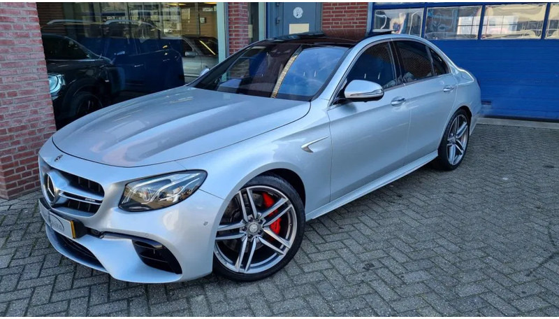 Mercedes-Benz E-Klasse 63 S, 4 Matic AMG..... Premium plus. - Szedán: 2 kép. Mercedes-Benz E-Klasse 63 S, 4 Matic AMG..... Premium plus. - Szedán: 2 kép.