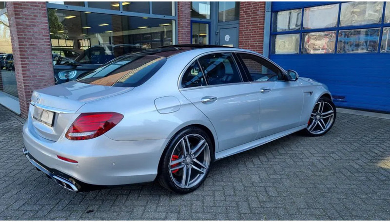 Mercedes-Benz E-Klasse 63 S, 4 Matic AMG..... Premium plus. - Szedán: 3 kép. Mercedes-Benz E-Klasse 63 S, 4 Matic AMG..... Premium plus. - Szedán: 3 kép.