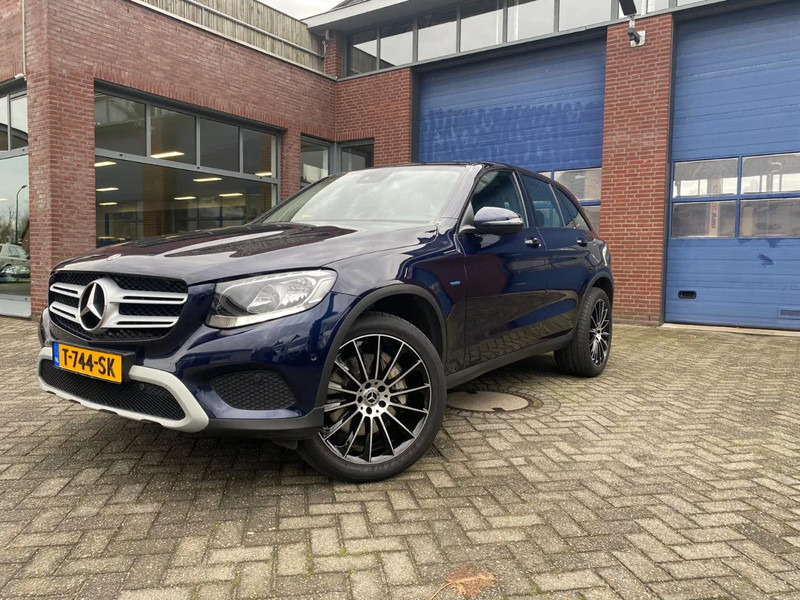 Mercedes-Benz GLC. 4 matic..... 350E benzine /Hybrid - Terepjáró/ SUV: 2 kép. Mercedes-Benz GLC. 4 matic..... 350E benzine /Hybrid - Terepjáró/ SUV: 2 kép.