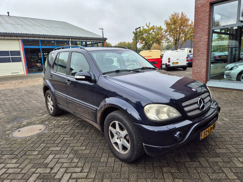 Mercedes-Benz M-Klasse ML 320 autom AMG - Autó: 2 kép. Mercedes-Benz M-Klasse ML 320 autom AMG - Autó: 2 kép.