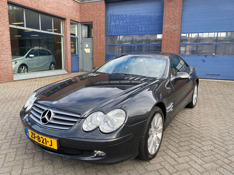 Mercedes-Benz SL-Klasse 350 cabrio autom. - Kabrió: 4 kép. Mercedes-Benz SL-Klasse 350 cabrio autom. - Kabrió: 4 kép.