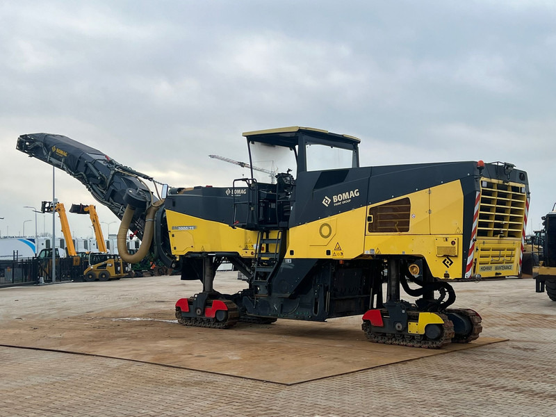 Bomag BM2000/75 Cold Planer - Aszfaltozó gép: 3 kép. Bomag BM2000/75 Cold Planer - Aszfaltozó gép: 3 kép.