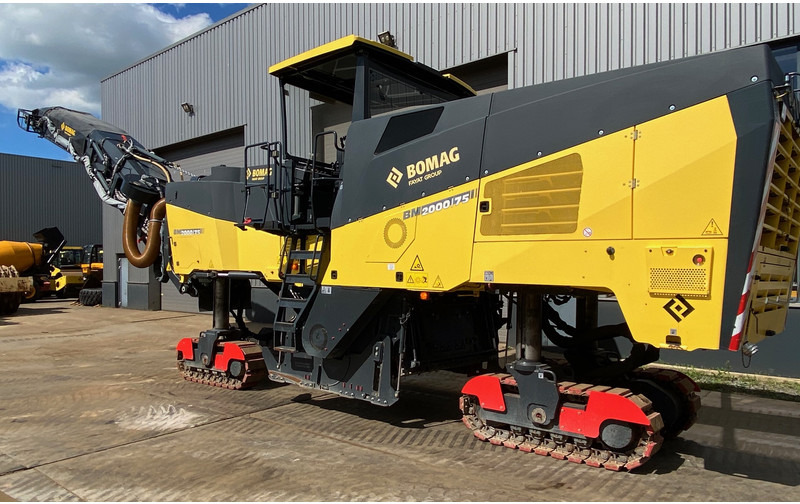 Bomag BM2000/75 Cold Planer - Aszfaltmaró: 3 kép. Bomag BM2000/75 Cold Planer - Aszfaltmaró: 3 kép.