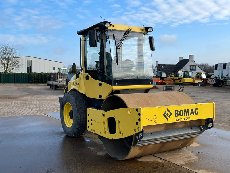 Bomag BW177D-5 | Airconditioning EPA /EU Stage V - Henger: 3 kép. Bomag BW177D-5 | Airconditioning EPA /EU Stage V - Henger: 3 kép.