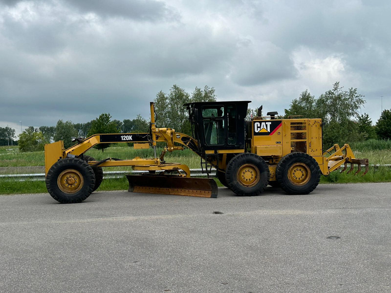 Caterpillar 120K Motor Grader - Gréder: 1 kép. Caterpillar 120K Motor Grader - Gréder: 1 kép.