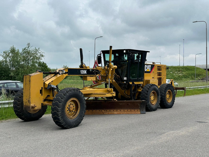 Caterpillar 120K Motor Grader - Gréder: 2 kép. Caterpillar 120K Motor Grader - Gréder: 2 kép.