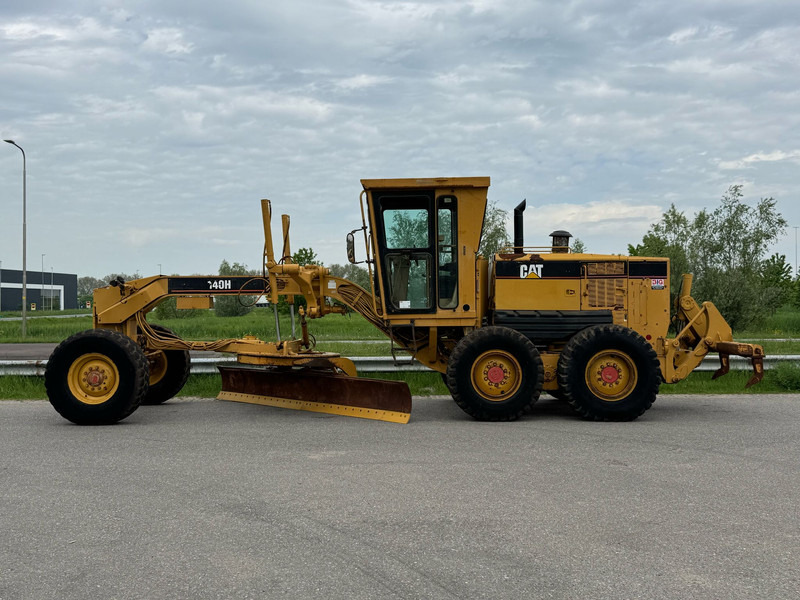 Caterpillar 140H - Gréder: 1 kép. Caterpillar 140H - Gréder: 1 kép.