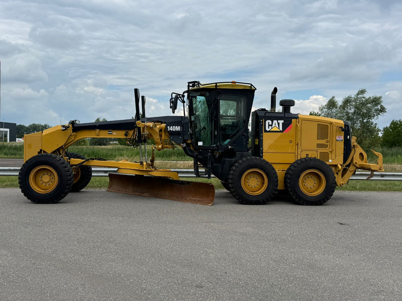 Caterpillar 140M2 - Gréder: 2 kép. Caterpillar 140M2 - Gréder: 2 kép.