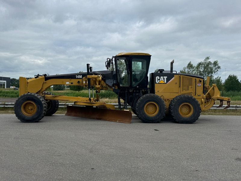 Caterpillar 14M - Gréder: 2 kép. Caterpillar 14M - Gréder: 2 kép.