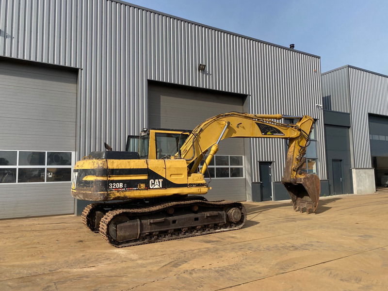 Caterpillar 320B - Lánctalpas kotró: 5 kép. Caterpillar 320B - Lánctalpas kotró: 5 kép.