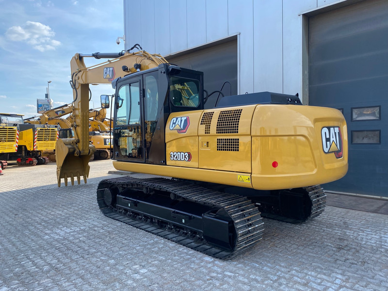 Caterpillar 320D3 - New export model Long Reach - Lánctalpas kotró: 3 kép. Caterpillar 320D3 - New export model Long Reach - Lánctalpas kotró: 3 kép.