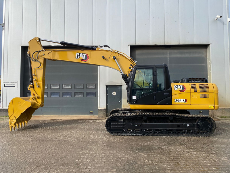 Caterpillar 323D3 - Lánctalpas kotró: 1 kép. Caterpillar 323D3 - Lánctalpas kotró: 1 kép.