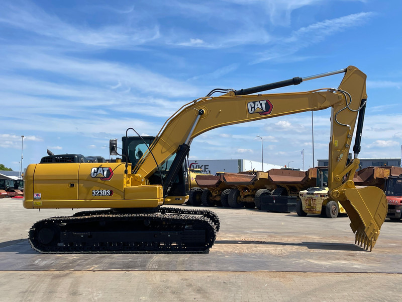 Caterpillar 323D3 - Kotrógép: 4 kép. Caterpillar 323D3 - Kotrógép: 4 kép.