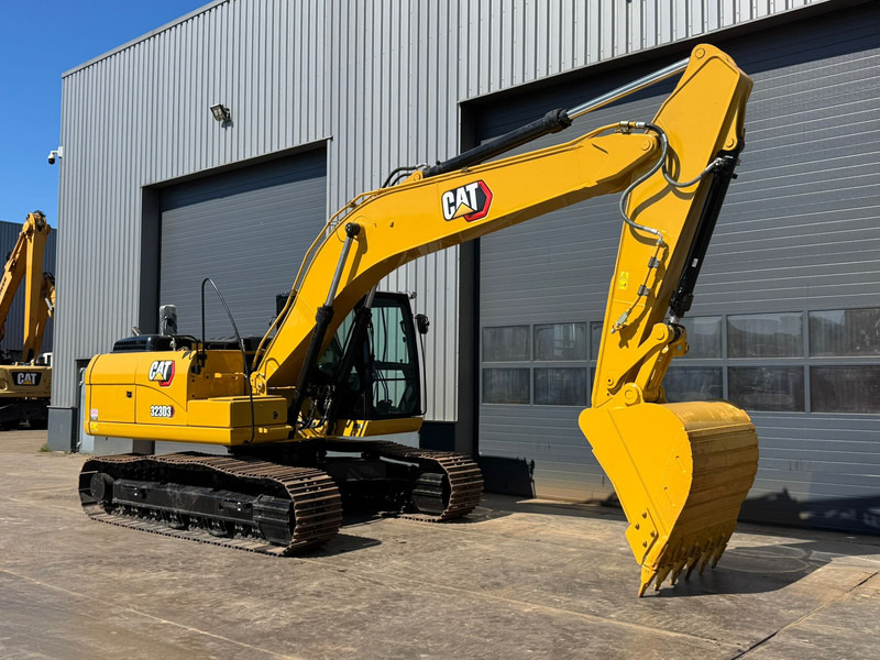 Caterpillar 323D3 - Lánctalpas kotró: 5 kép. Caterpillar 323D3 - Lánctalpas kotró: 5 kép.