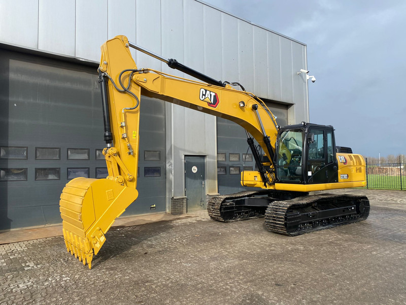Caterpillar 323D3 - Lánctalpas kotró: 2 kép. Caterpillar 323D3 - Lánctalpas kotró: 2 kép.