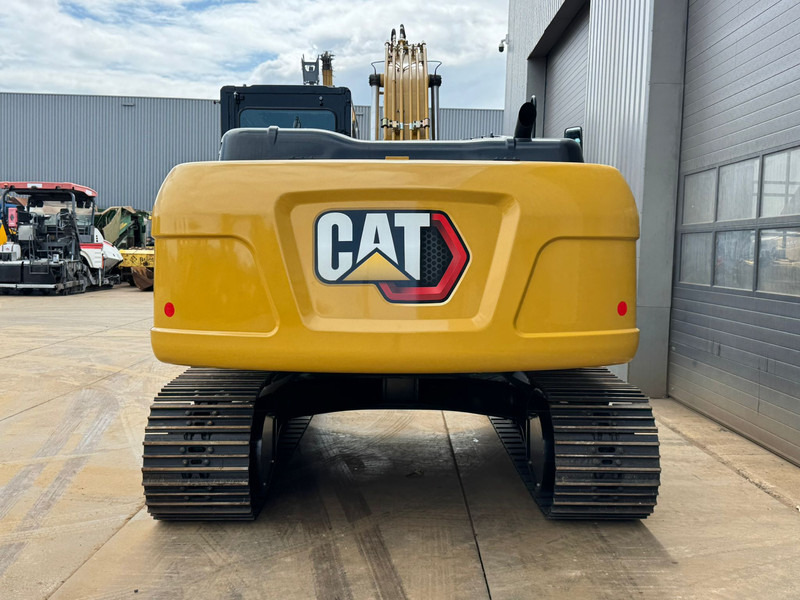 Caterpillar 323D3 - Lánctalpas kotró: 4 kép. Caterpillar 323D3 - Lánctalpas kotró: 4 kép.