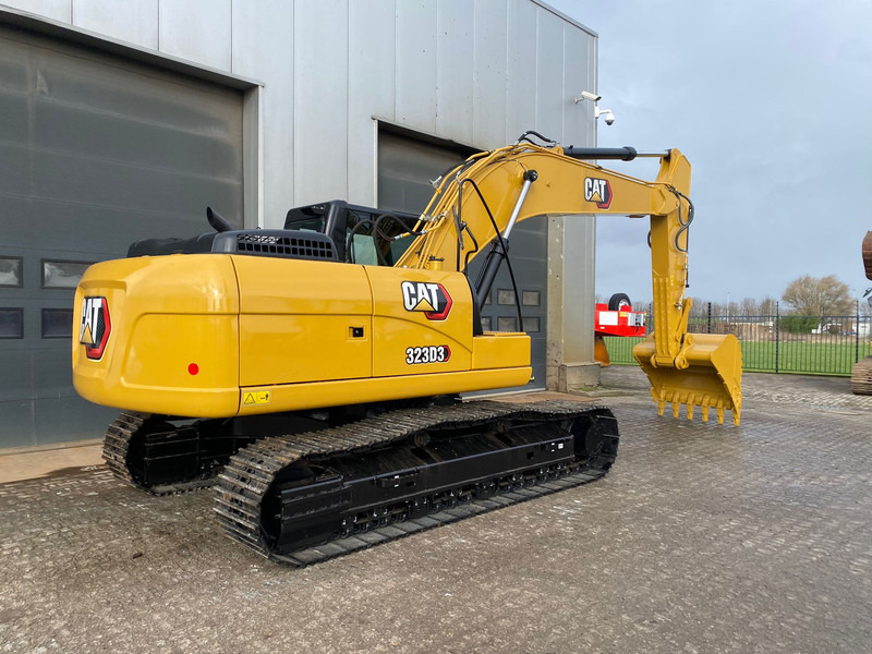 Caterpillar 323D3 - Lánctalpas kotró: 5 kép. Caterpillar 323D3 - Lánctalpas kotró: 5 kép.