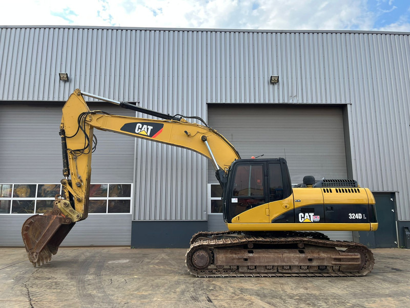 Caterpillar 324DL - Hammerlines / A/C Cabin / Caterpillar C7 / Quick Coupler / Bucket with teeth. - Lánctalpas kotró: 1 kép. Caterpillar 324DL - Hammerlines / A/C Cabin / Caterpillar C7 / Quick Coupler / Bucket with teeth. - Lánctalpas kotró: 1 kép.