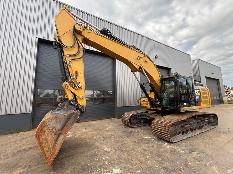 Caterpillar 330FL - Lánctalpas kotró: 2 kép. Caterpillar 330FL - Lánctalpas kotró: 2 kép.