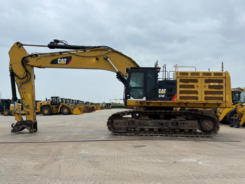 Caterpillar 374FL - Kotrógép: 2 kép. Caterpillar 374FL - Kotrógép: 2 kép.