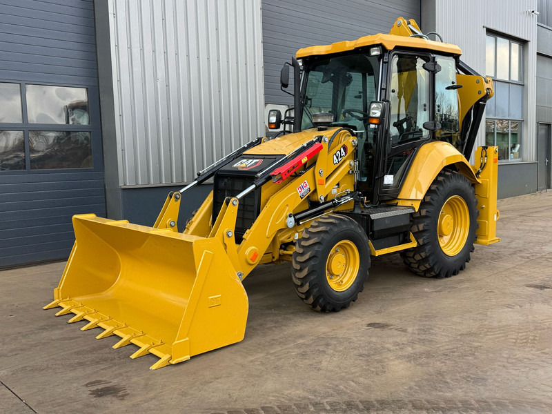 Caterpillar 424 - 4x4 / 4WD / AC - Kotrórakodó: 2 kép. Caterpillar 424 - 4x4 / 4WD / AC - Kotrórakodó: 2 kép.