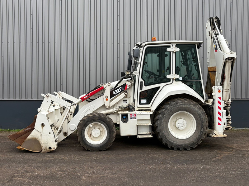 Caterpillar 432F2 - Kotrórakodó: 1 kép. Caterpillar 432F2 - Kotrórakodó: 1 kép.