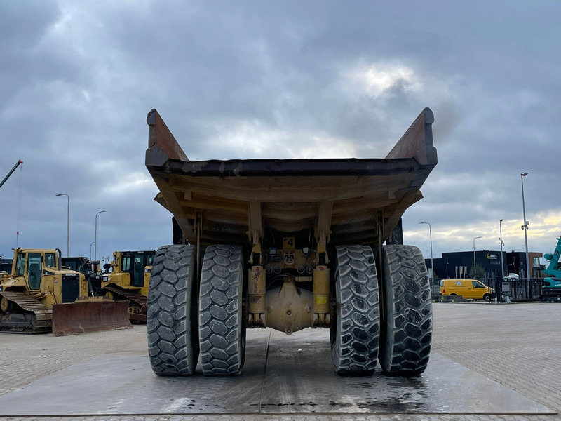 Caterpillar 773B - Bánya teherautó: 4 kép. Caterpillar 773B - Bánya teherautó: 4 kép.