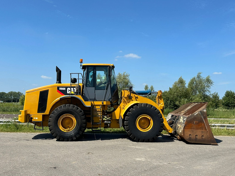 Caterpillar 966H - Gumikerekes homlokrakodó: 5 kép. Caterpillar 966H - Gumikerekes homlokrakodó: 5 kép.