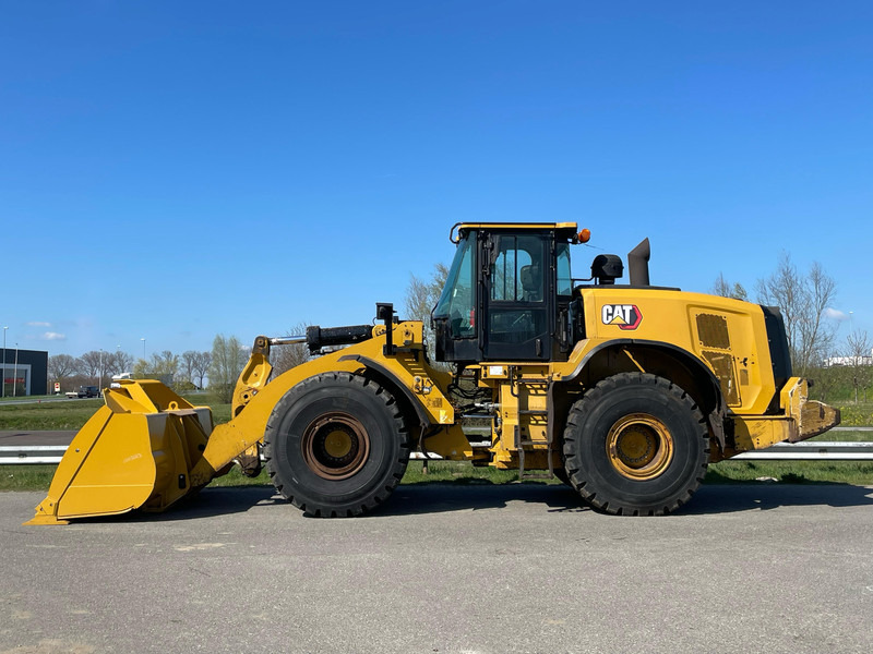 Caterpillar 972M XE - CE / new tires / new bucket edge - Gumikerekes homlokrakodó: 1 kép. Caterpillar 972M XE - CE / new tires / new bucket edge - Gumikerekes homlokrakodó: 1 kép.