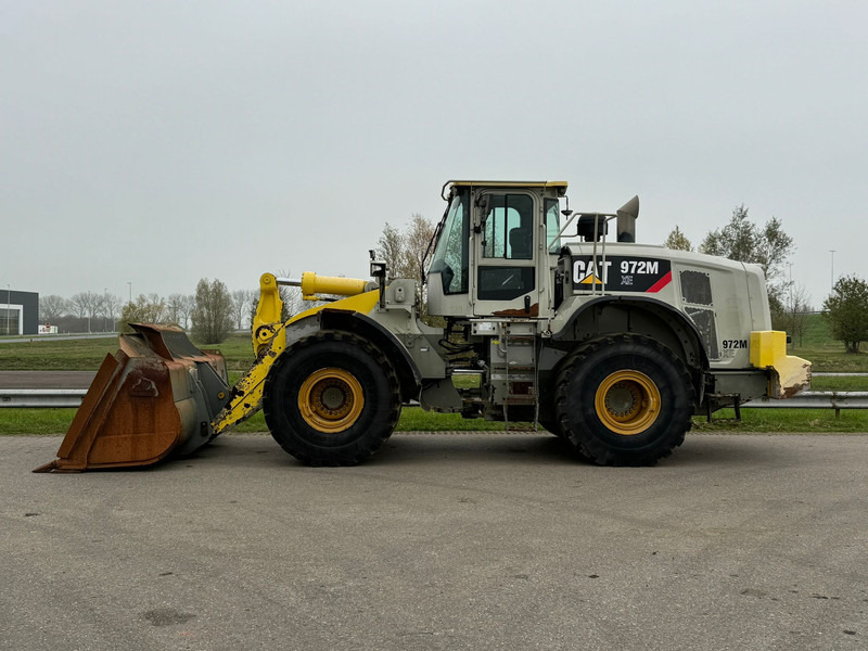 Caterpillar 972M XE - Gumikerekes homlokrakodó: 2 kép. Caterpillar 972M XE - Gumikerekes homlokrakodó: 2 kép.