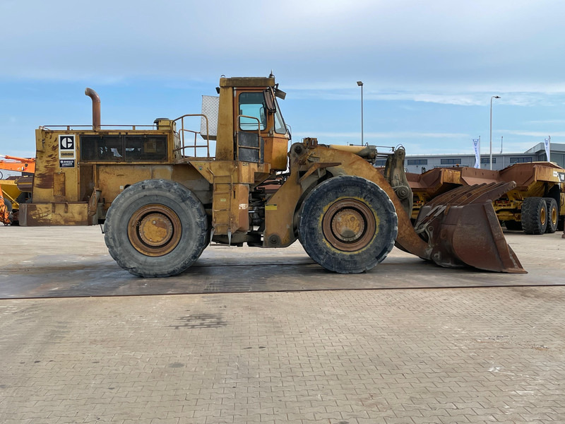Gumikerekes homlokrakodó Caterpillar 988B: 6 kép.
