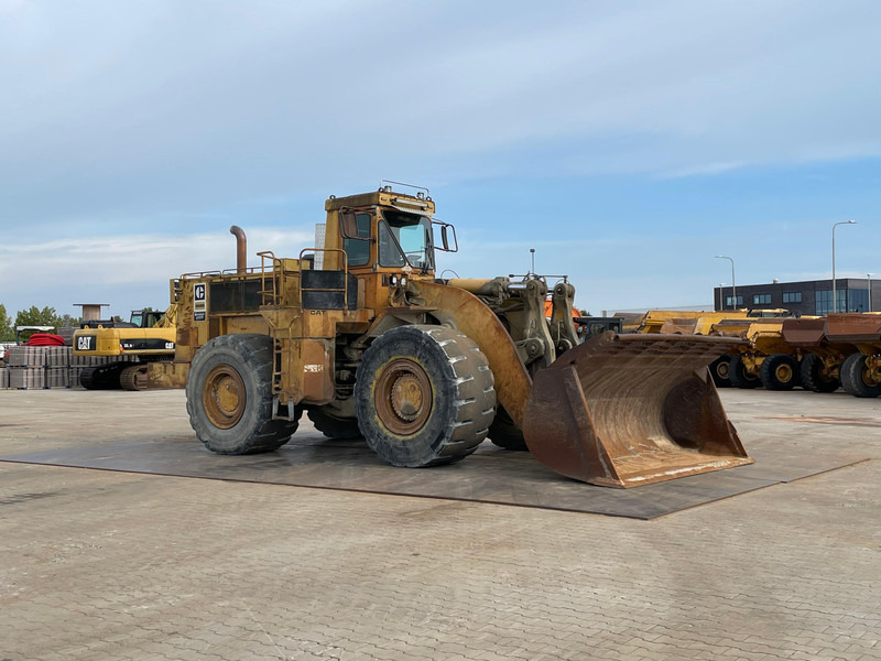 Gumikerekes homlokrakodó Caterpillar 988B: 7 kép.