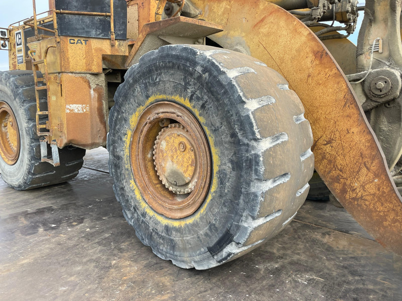 Gumikerekes homlokrakodó Caterpillar 988B: 9 kép.