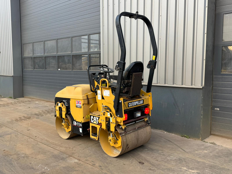 Caterpillar CB114 - Henger: 3 kép. Caterpillar CB114 - Henger: 3 kép.