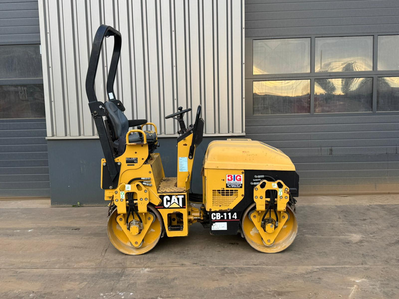 Caterpillar CB114 - Henger: 5 kép. Caterpillar CB114 - Henger: 5 kép.