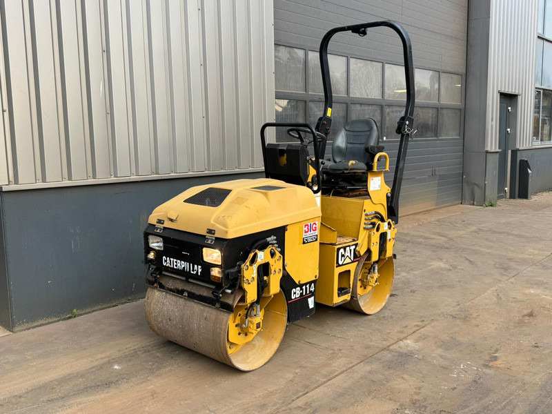 Caterpillar CB114 - Henger: 2 kép. Caterpillar CB114 - Henger: 2 kép.