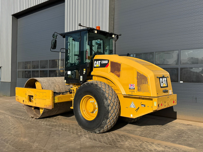 Caterpillar CS66B - Henger: 3 kép. Caterpillar CS66B - Henger: 3 kép.