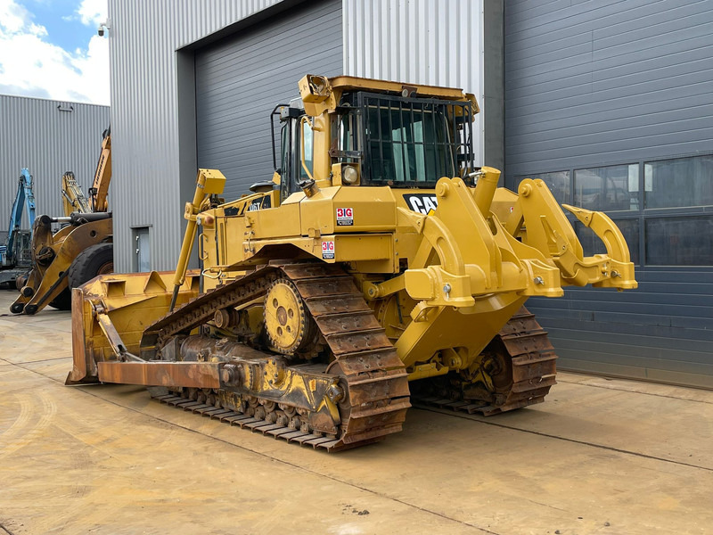 Caterpillar D6T XL - Buldózer: 3 kép. Caterpillar D6T XL - Buldózer: 3 kép.
